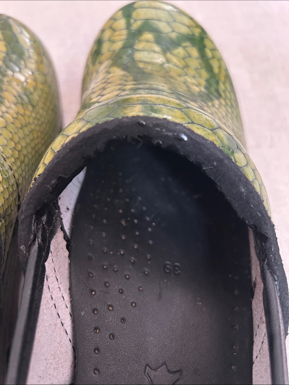 Dansko Professional Python Patent Green Clogs Women's Size 39 Snakeskin Leather - Picture 12 of 14